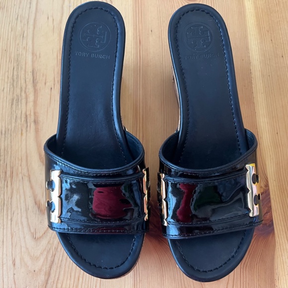 Tory Burch Patti Wedge (black patent leather) Size 9 - Picture 4 of 15